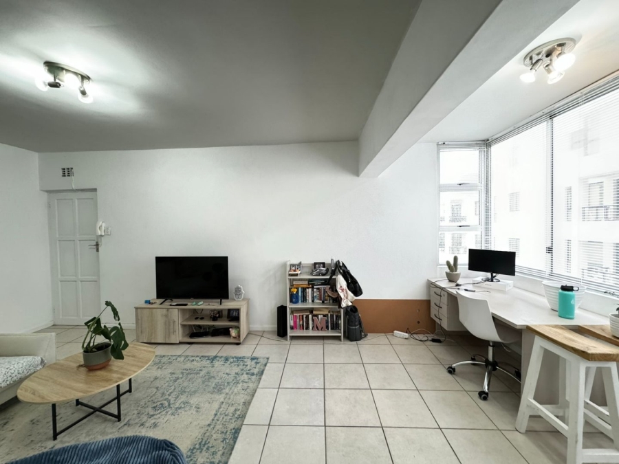 To Let 1 Bedroom Property for Rent in Sea Point Western Cape